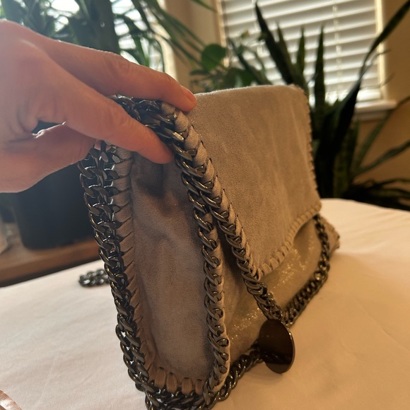 Crossbody grey bag with chain - Picture 4 of 4